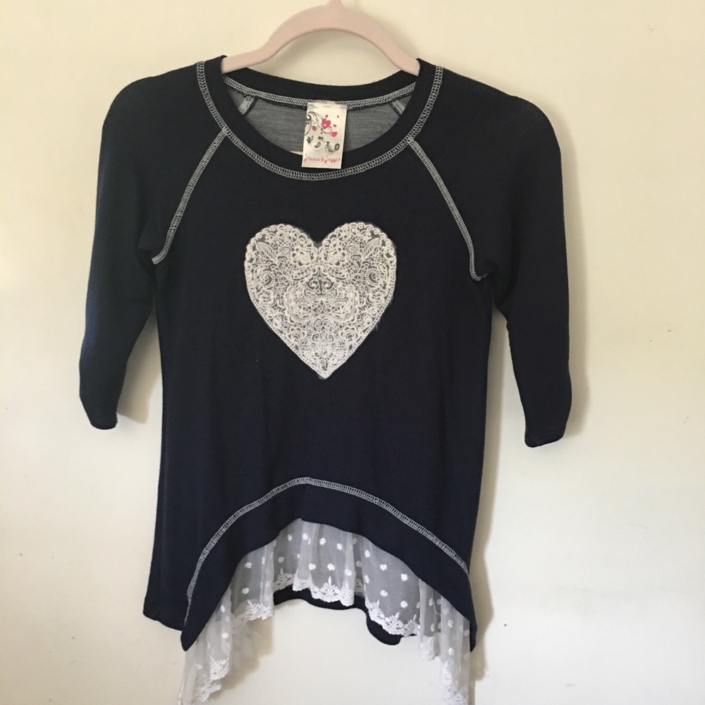 💲 Jenna & Jessie navy & cream heart & lace top